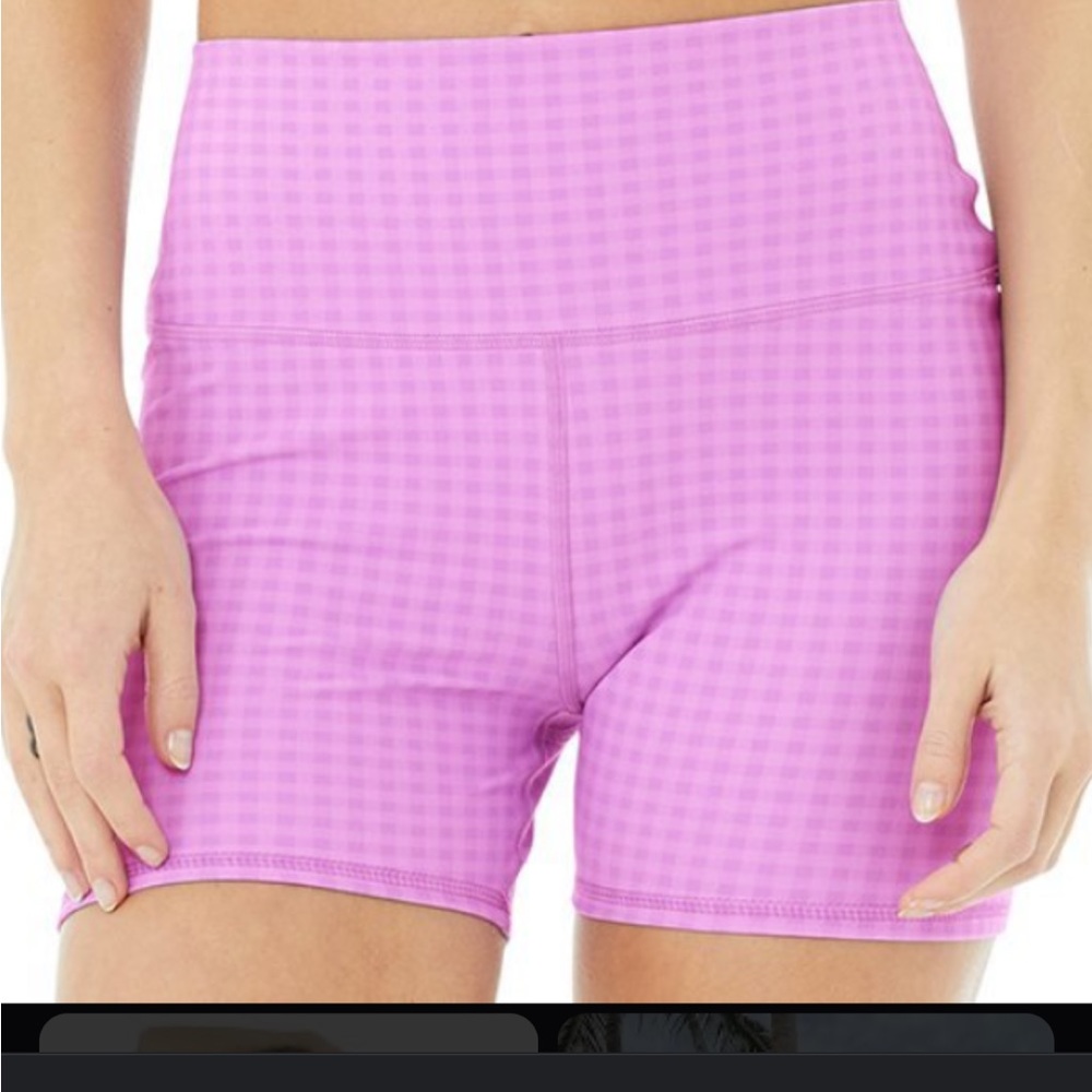 Alo size Medium pink biker shorts